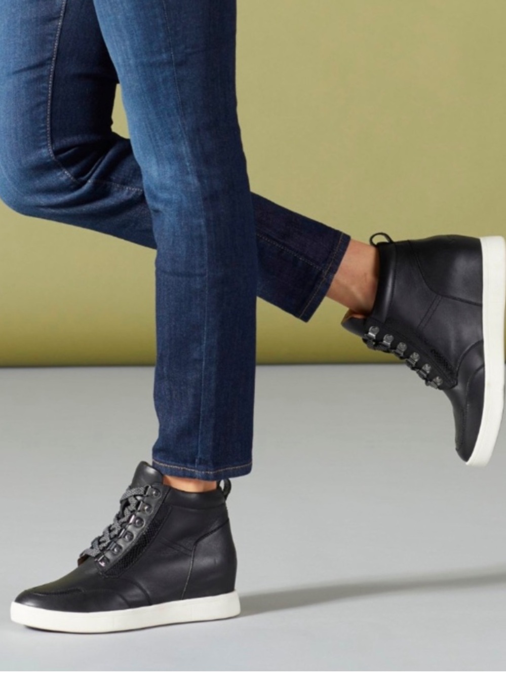Vionic Jordy Black Leather Wedge Sneaker - Size 8.5